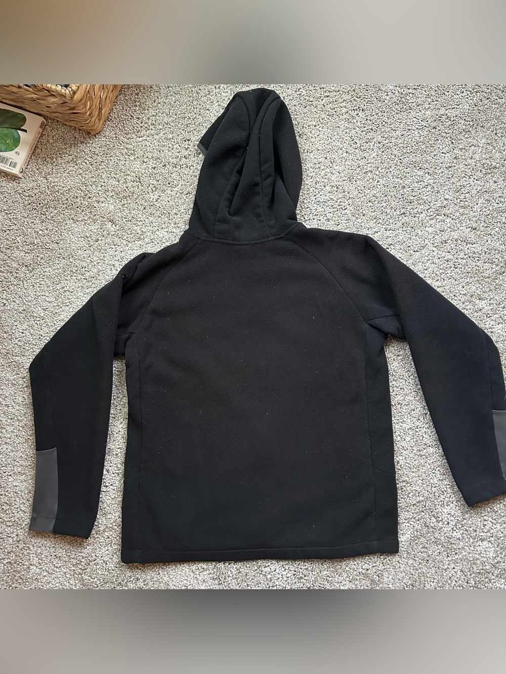 The North Face Black Hooded Fleece Jacket with Contrast Chest Pocket 452 - Picture 5 of 8